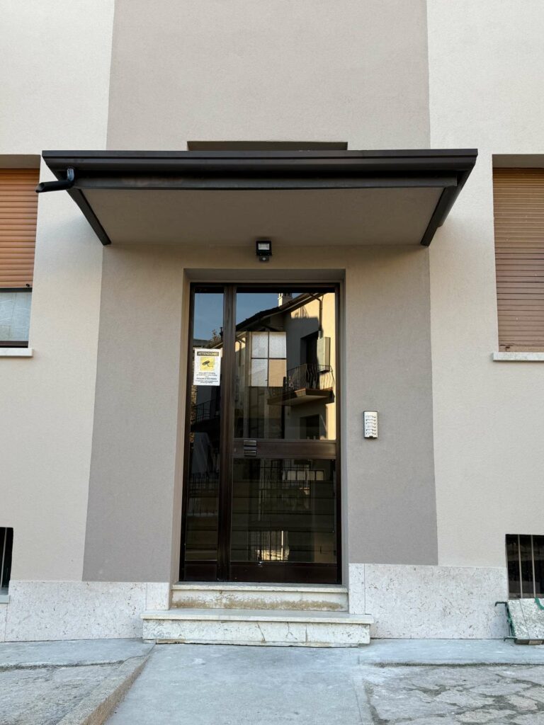 videocitofono-condominio-verona Installazione videocitofono con tastiera a codice su ingresso condominiale – Verona e provincia